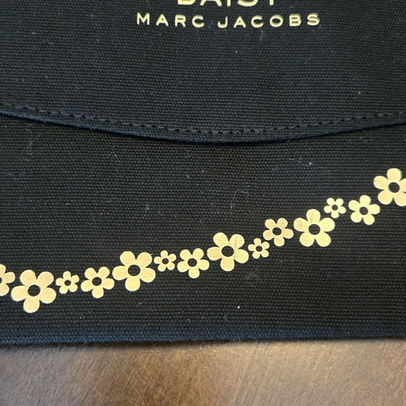 Marc Jacobs Daisy Envelope Wallet - Picture 3 of 7